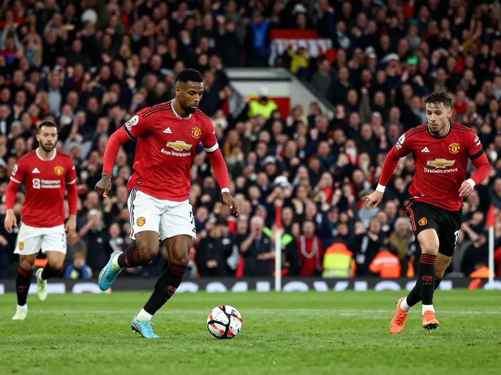 Exciting scene of Manchester United vs Liverpool match showcasing intense rivalry and player actions.